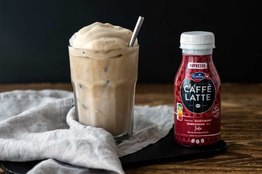 iced-latte-macchiato-bottle-stage